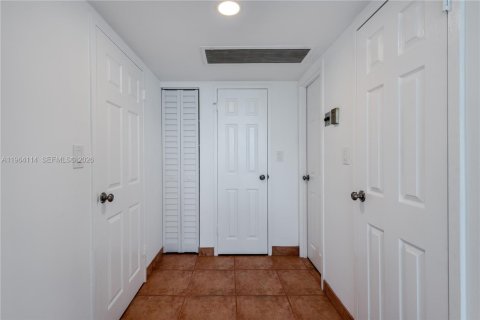 Condominio en venta en Hallandale Beach, Florida, 2 dormitorios, 95.78 m2 № 2081083 - foto 27