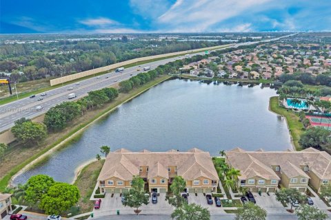 Adosado en venta en Miramar, Florida, 3 dormitorios, 181.53 m2 № 1683869 - foto 2