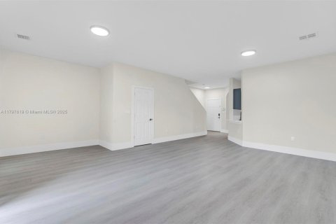 Adosado en venta en Miramar, Florida, 3 dormitorios, 181.53 m2 № 1683869 - foto 30