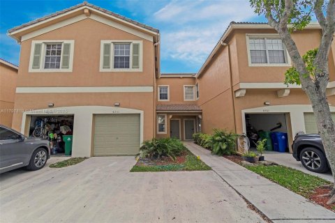 Adosado en venta en Miramar, Florida, 3 dormitorios, 181.53 m2 № 1683869 - foto 1