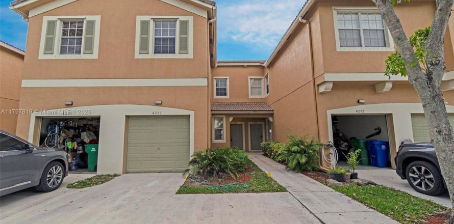 Adosado en Miramar, Florida 3 dormitorios, 181.53 m2 № 1683869