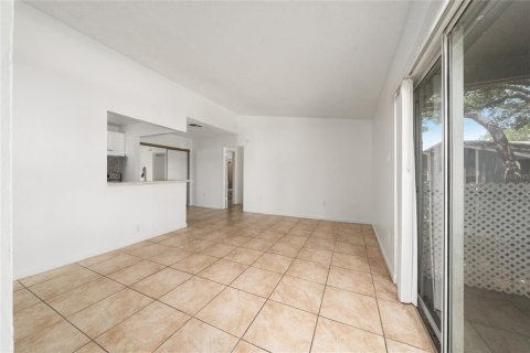 Condo in Kissimmee, Florida, 2 bedrooms  № 2111887 - photo 2
