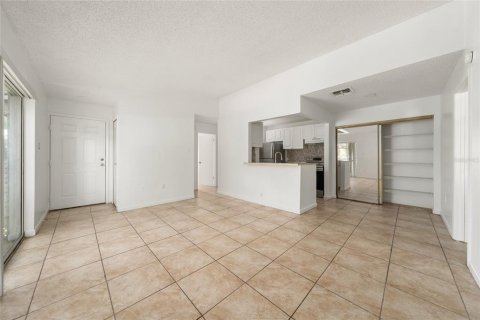 Condo in Kissimmee, Florida, 2 bedrooms  № 2111887 - photo 3