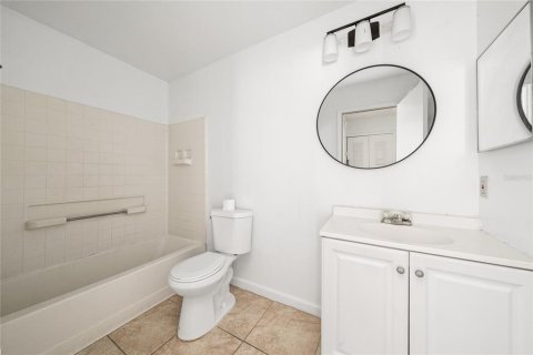 Condo in Kissimmee, Florida, 2 bedrooms  № 2111887 - photo 13