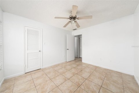 Condo in Kissimmee, Florida, 2 bedrooms  № 2111887 - photo 12