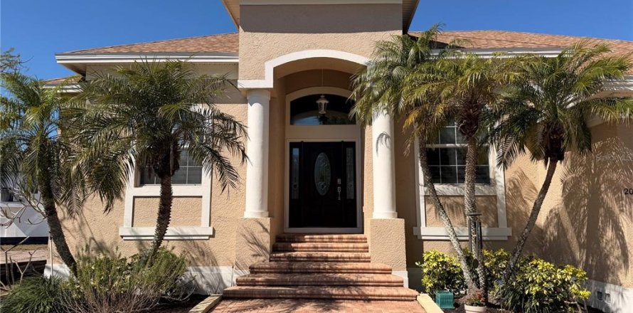 Villa ou maison à Tarpon Springs, Floride 5 chambres, 212.75 m2 № 2210486