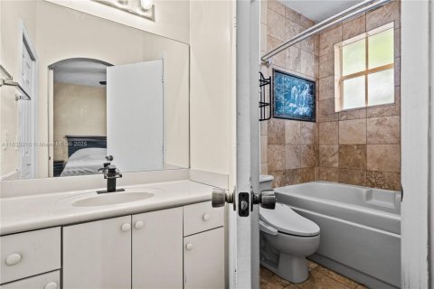 Adosado en venta en Pembroke Pines, Florida, 2 dormitorios, 108.7 m2 № 1934948 - foto 19