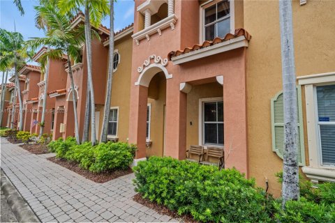 Adosado en venta en Pembroke Pines, Florida, 2 dormitorios, 108.7 m2 № 1934948 - foto 2