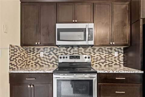 Adosado en venta en Pembroke Pines, Florida, 2 dormitorios, 108.7 m2 № 1934948 - foto 10