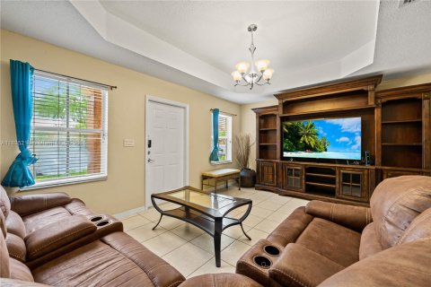 Adosado en venta en Pembroke Pines, Florida, 2 dormitorios, 108.7 m2 № 1934948 - foto 5