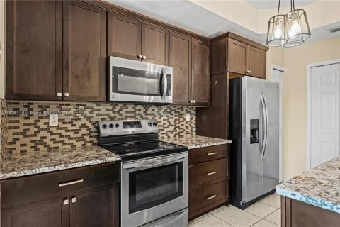 Adosado en venta en Pembroke Pines, Florida, 2 dormitorios, 108.7 m2 № 1934948 - foto 8