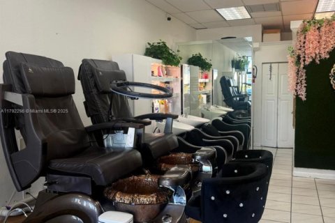 Propiedad comercial en venta en Miami, Florida № 1725865 - foto 22