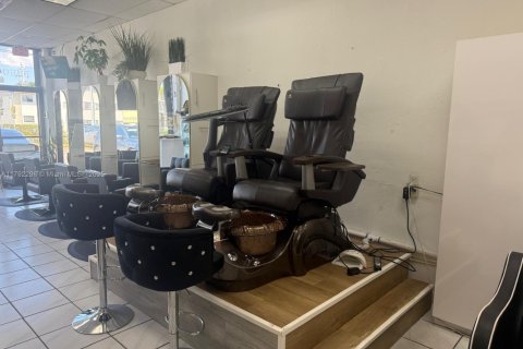 Propiedad comercial en venta en Miami, Florida № 1725865 - foto 20