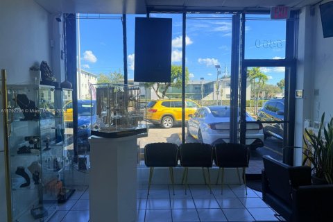 Propiedad comercial en venta en Miami, Florida № 1725865 - foto 27