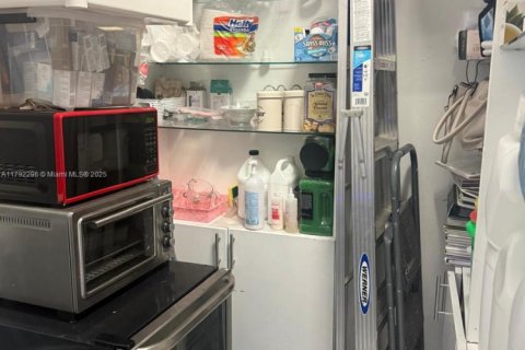 Propiedad comercial en venta en Miami, Florida № 1725865 - foto 16