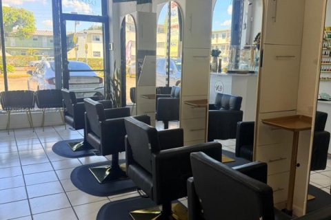 Propiedad comercial en venta en Miami, Florida № 1725865 - foto 28