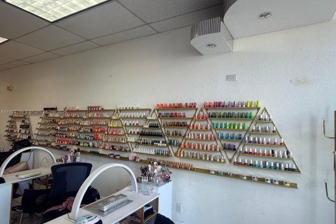 Propiedad comercial en venta en Miami, Florida № 1725865 - foto 17