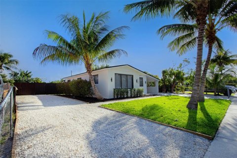 House in Deerfield Beach, Florida 3 bedrooms, 93.74 sq.m. № 2064551 - photo 5