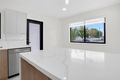 House in Deerfield Beach, Florida 3 bedrooms, 93.74 sq.m. № 2064551 - photo 14