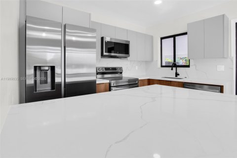 House in Deerfield Beach, Florida 3 bedrooms, 93.74 sq.m. № 2064551 - photo 12