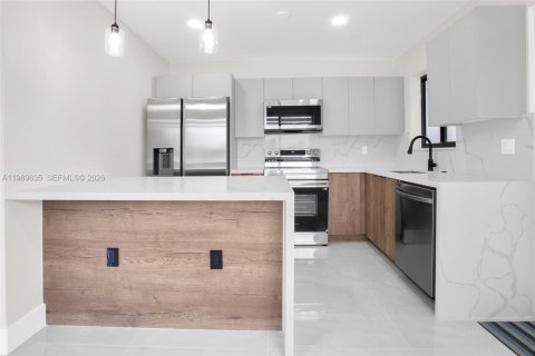 House in Deerfield Beach, Florida 3 bedrooms, 93.74 sq.m. № 2064551 - photo 7