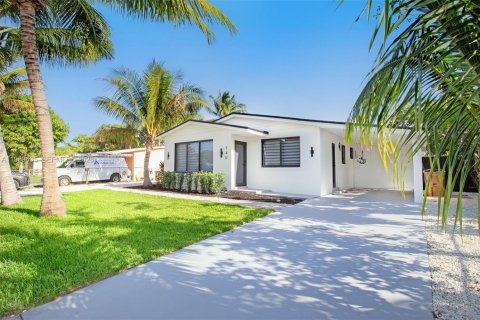 House in Deerfield Beach, Florida 3 bedrooms, 93.74 sq.m. № 2064551 - photo 3