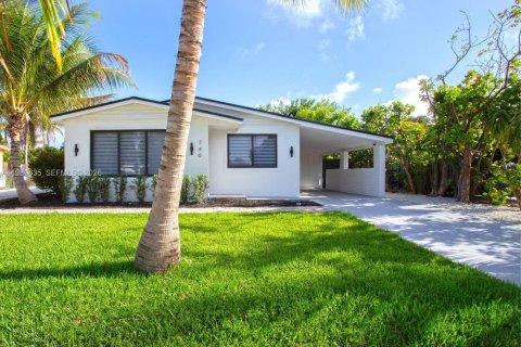 House in Deerfield Beach, Florida 3 bedrooms, 93.74 sq.m. № 2064551