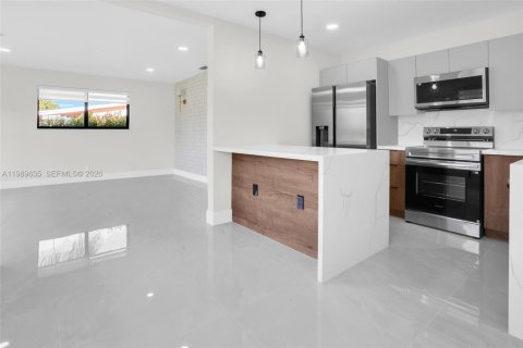 House in Deerfield Beach, Florida 3 bedrooms, 93.74 sq.m. № 2064551 - photo 8