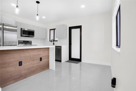 House in Deerfield Beach, Florida 3 bedrooms, 93.74 sq.m. № 2064551 - photo 9