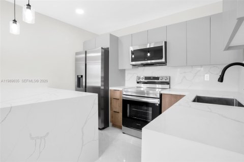 House in Deerfield Beach, Florida 3 bedrooms, 93.74 sq.m. № 2064551 - photo 11