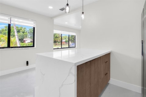 House in Deerfield Beach, Florida 3 bedrooms, 93.74 sq.m. № 2064551 - photo 13