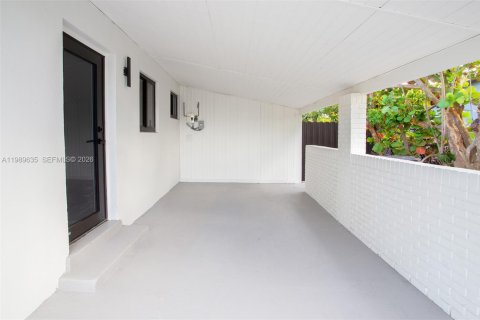 House in Deerfield Beach, Florida 3 bedrooms, 93.74 sq.m. № 2064551 - photo 6