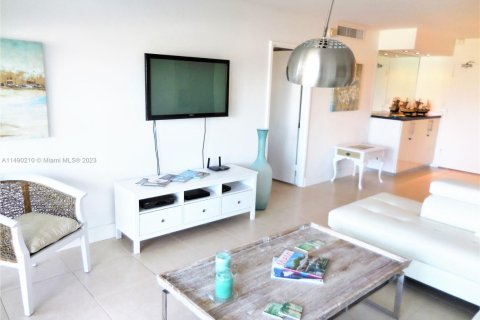 Condo in Miami Beach, Florida, 2 bedrooms  № 1978273 - photo 6