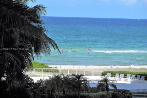 Condo in Miami Beach, Florida, 2 bedrooms  № 1978273