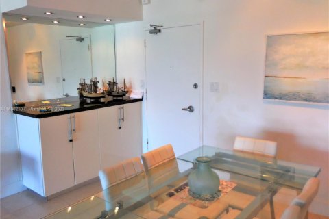 Condo in Miami Beach, Florida, 2 bedrooms  № 1978273 - photo 11