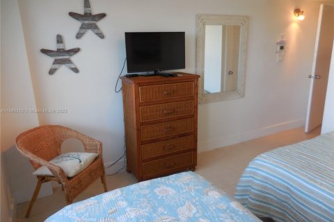 Condo in Miami Beach, Florida, 2 bedrooms  № 1978273 - photo 25