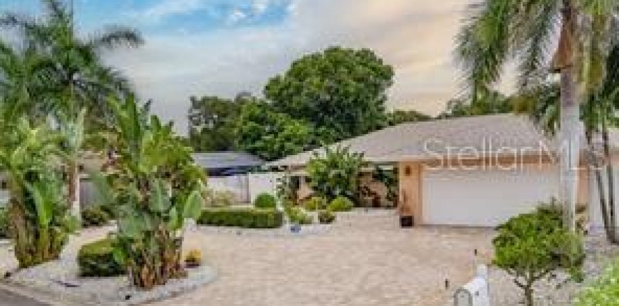 Casa en Seminole, Florida 3 dormitorios, 157.28 m2 № 1901693