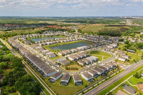 Villa ou maison à vendre à Kissimmee, Floride: 8 chambres, 266.82 m2 № 2294708 - photo 4