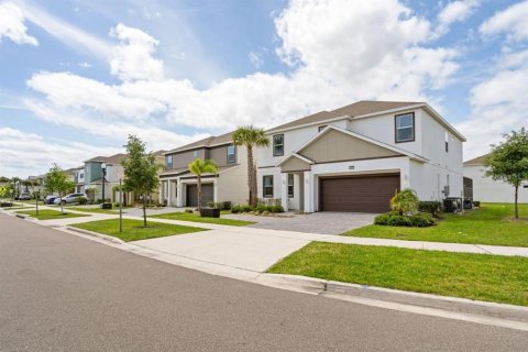 Villa ou maison à vendre à Kissimmee, Floride: 8 chambres, 266.82 m2 № 2294708 - photo 2