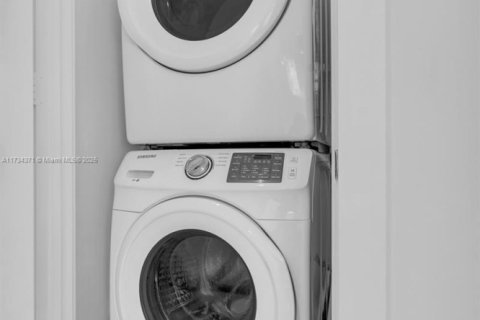 Condominio en venta en Fort Lauderdale, Florida, 1 dormitorio, 86.12 m2 № 1981057 - foto 11