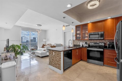 Condominio en venta en Fort Lauderdale, Florida, 1 dormitorio, 86.12 m2 № 1981057 - foto 2