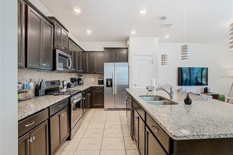 Townhouse in Davenport, Florida 5 bedrooms, 192.87 sq.m. № 1561983 - photo 6
