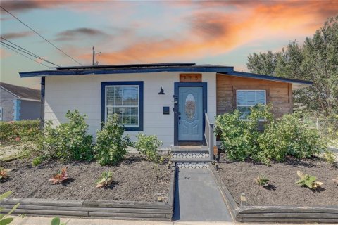 Casa en venta en Saint Petersburg, Florida, 3 dormitorios, 140.47 m2 № 1576147 - foto 1