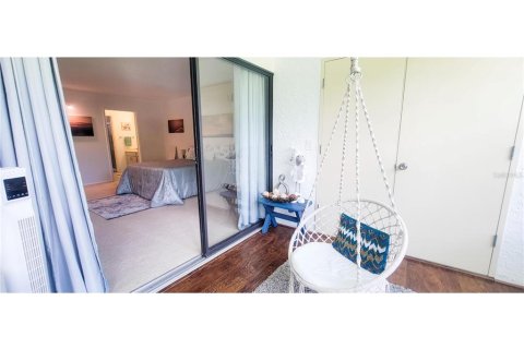 Condo in Bradenton, Florida, 2 bedrooms  № 1301561 - photo 11