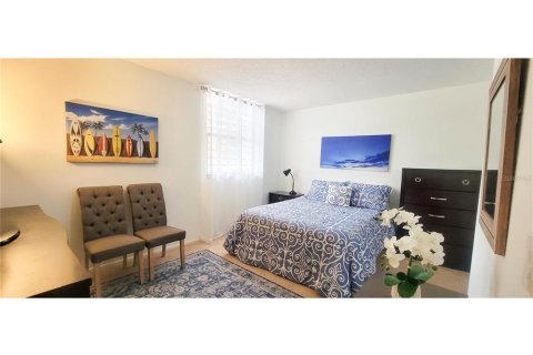 Condo in Bradenton, Florida, 2 bedrooms  № 1301561 - photo 12