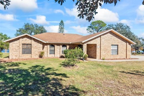 House in Deltona, Florida 3 bedrooms, 172.24 sq.m. № 1561275 - photo 1