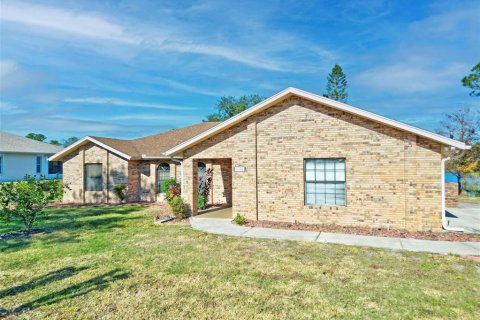 House in Deltona, Florida 3 bedrooms, 172.24 sq.m. № 1561275 - photo 6