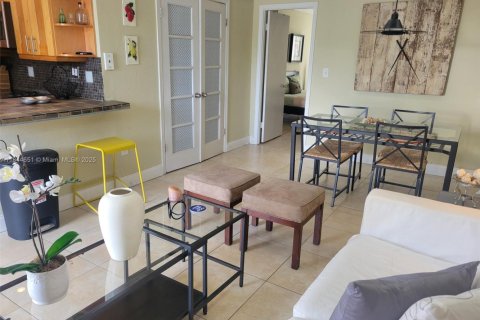 Condominio en venta en Miami Beach, Florida, 1 dormitorio, 61.5 m2 № 1839748 - foto 7