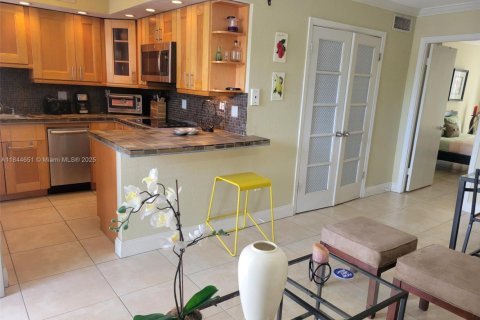 Condominio en venta en Miami Beach, Florida, 1 dormitorio, 61.5 m2 № 1839748 - foto 8