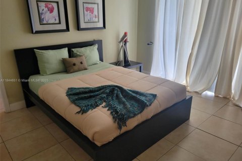 Condominio en venta en Miami Beach, Florida, 1 dormitorio, 61.5 m2 № 1839748 - foto 3